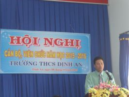 Thầy Đặng Hoàng Đức phát biểu chỉ đạo trong hội nghị